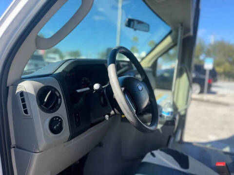 2017 Ford E-Series E-450 SD