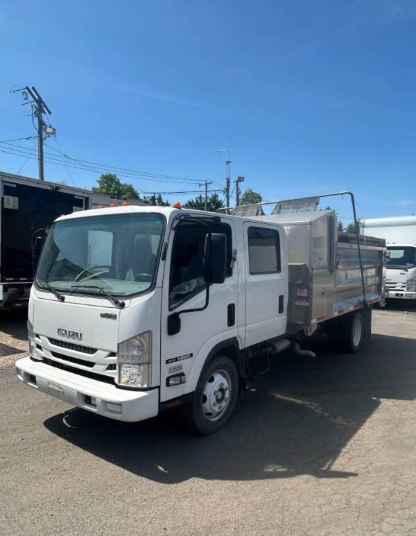 2022 Isuzu NRR