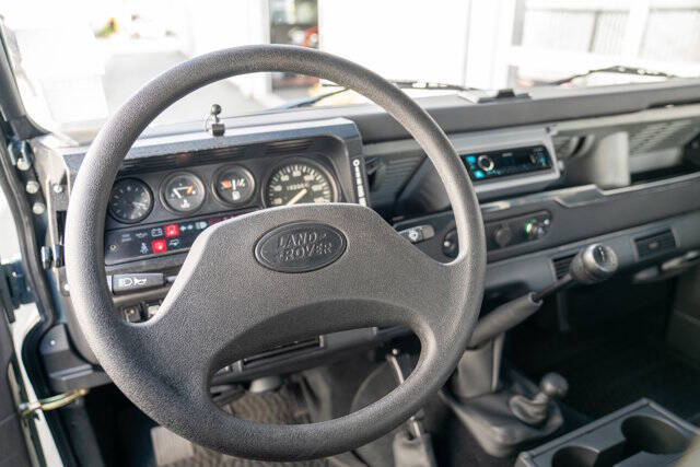 1995 Land Rover Defender 23