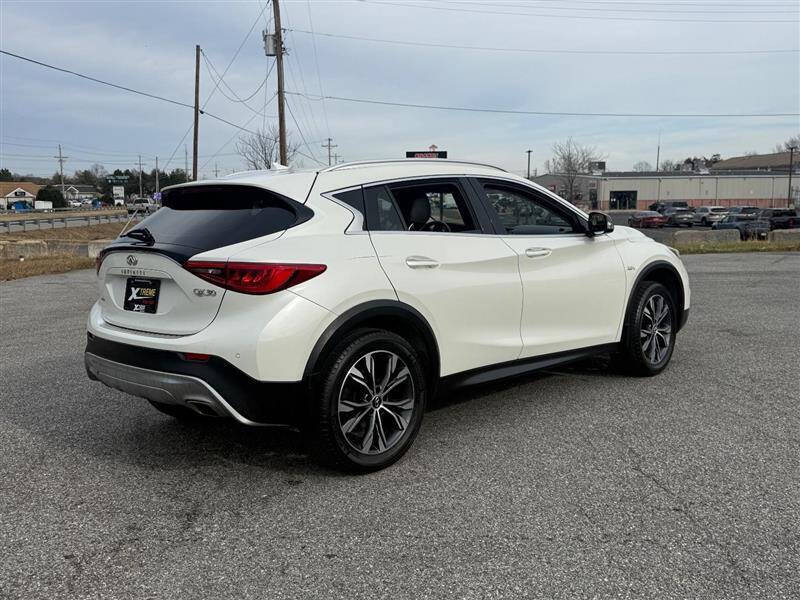 2017 Infiniti QX30 Premium