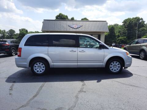 2009 Chrysler Town and Country for sale at G AND J MOTORS in Elkin NC