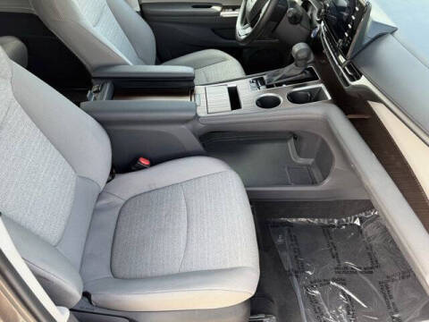 2024 Toyota Sienna LE 8-Passenger