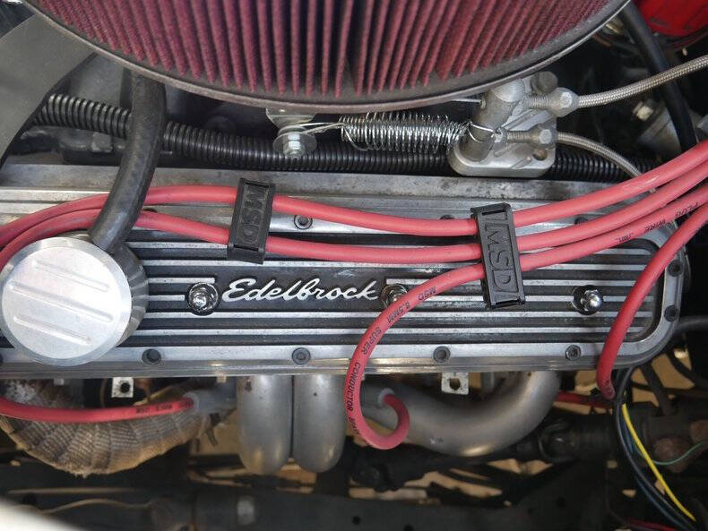 1937 Ford Deluxe