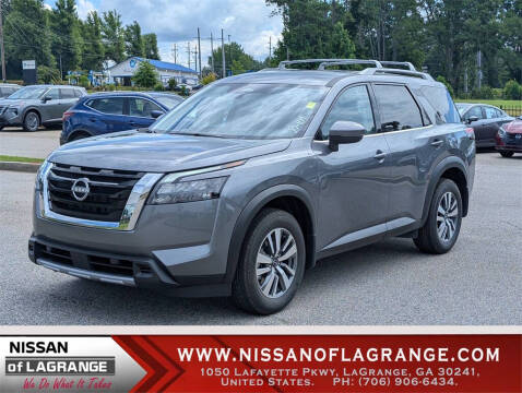 2025 Nissan Pathfinder SL