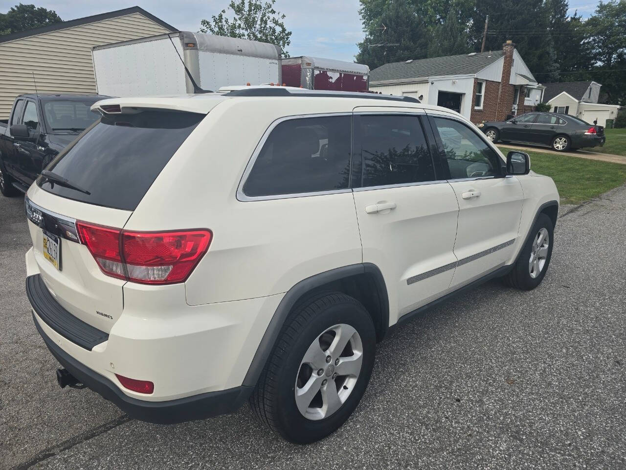 2011 Jeep Grand Cherokee for sale at QUEENSGATE AUTO SALES in York, PA