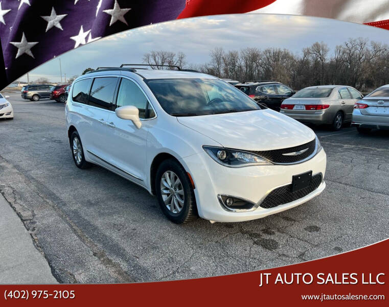 2017 Chrysler Pacifica for sale at JT Auto Sales LLC in Lincoln NE