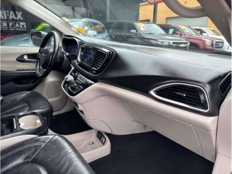 2020 Chrysler Pacifica Touring L