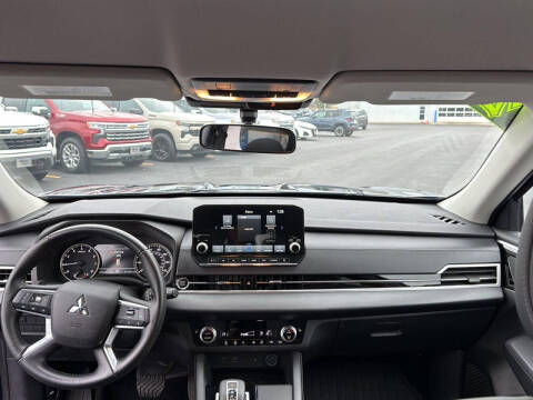 2022 Mitsubishi Outlander SE