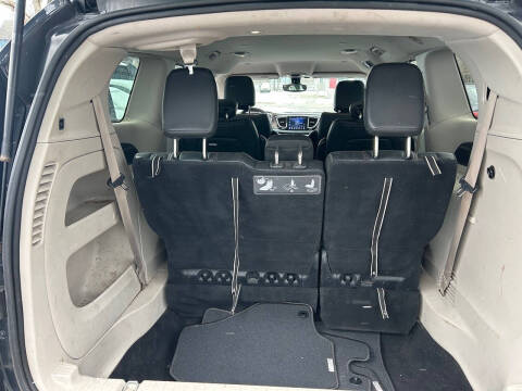 2017 Chrysler Pacifica Touring-L