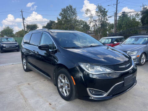 2017 Chrysler Pacifica Touring-L Plus