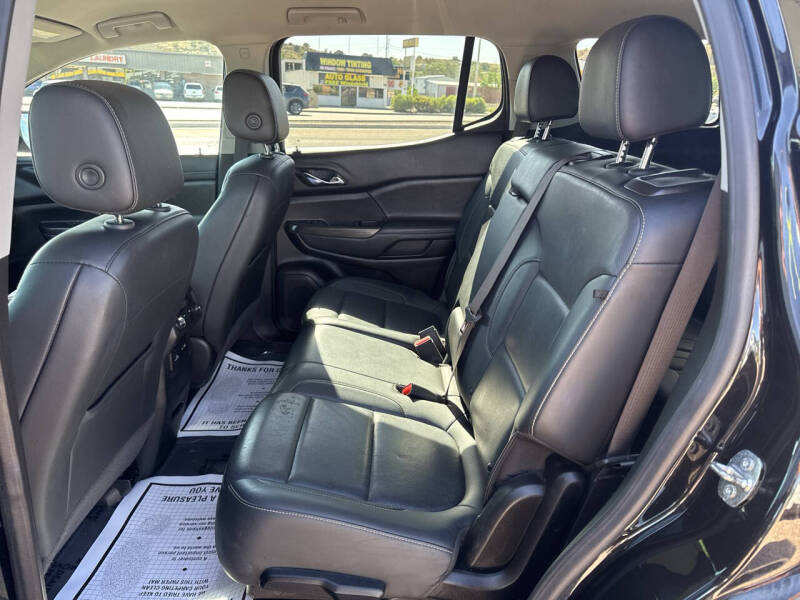 2023 GMC Acadia SLT