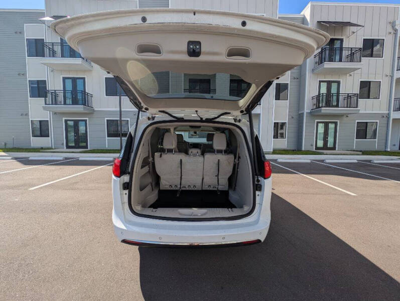 2017 Chrysler Pacifica Touring-L