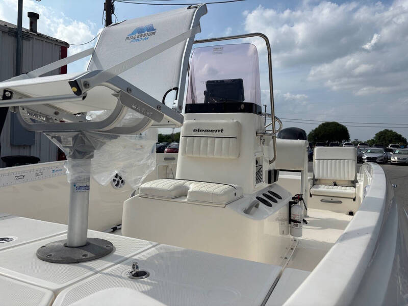 2019 Bayliner Element F18