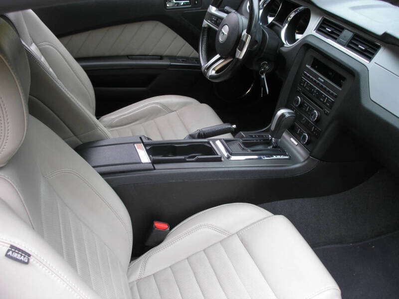 2013 Ford Mustang V6 Premium