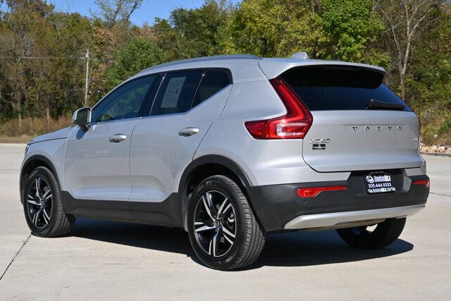 2025 Volvo XC40 B5 Core Bright Theme