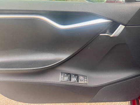 2015 Tesla Model S 90D