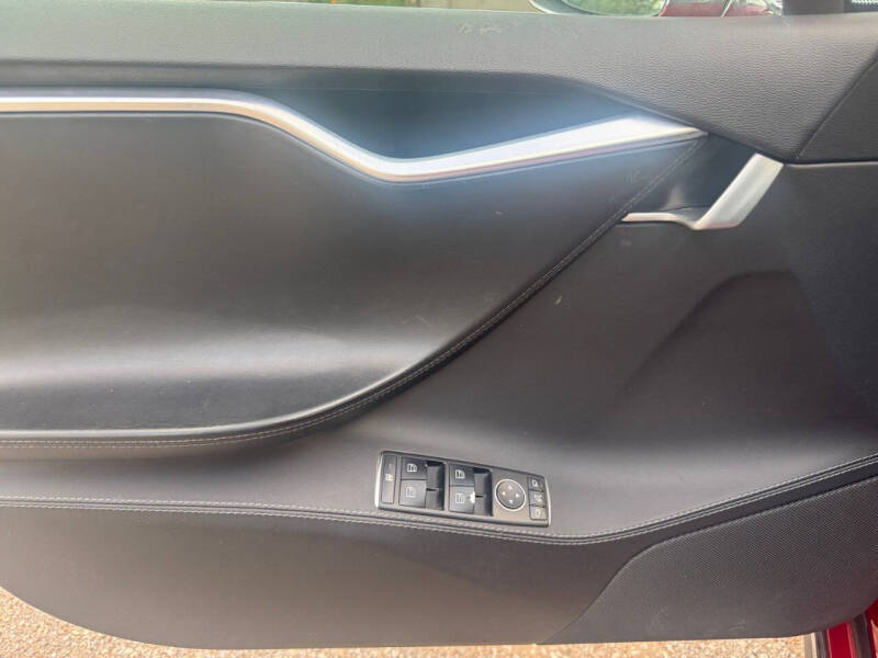 2015 Tesla Model S 90D