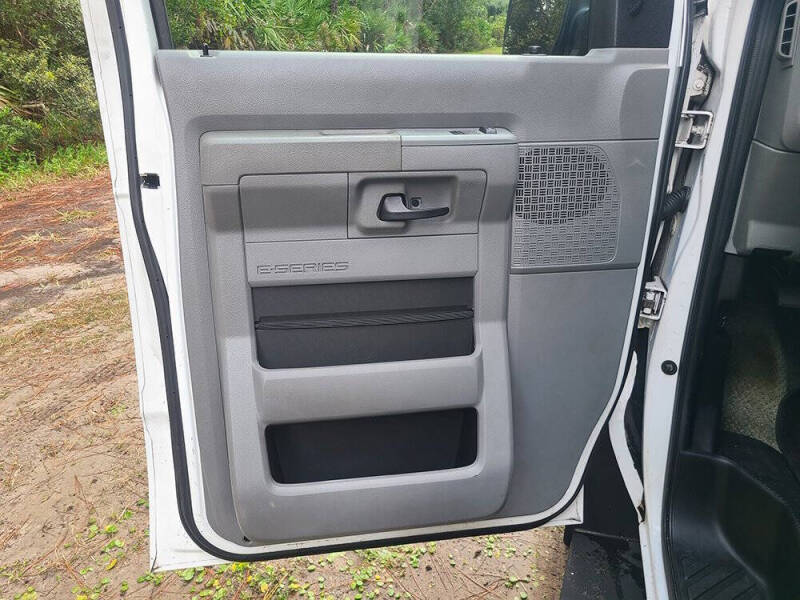 2009 Ford E-Series E-250 SD