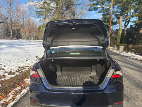 2022 Toyota Camry Hybrid LE