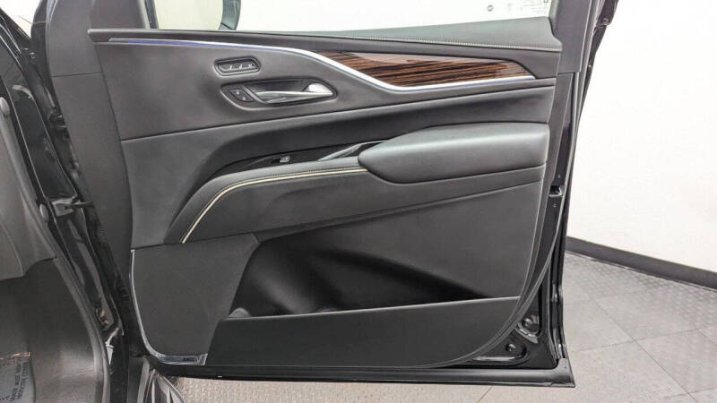 2022 Cadillac Escalade ESV Premium Luxury