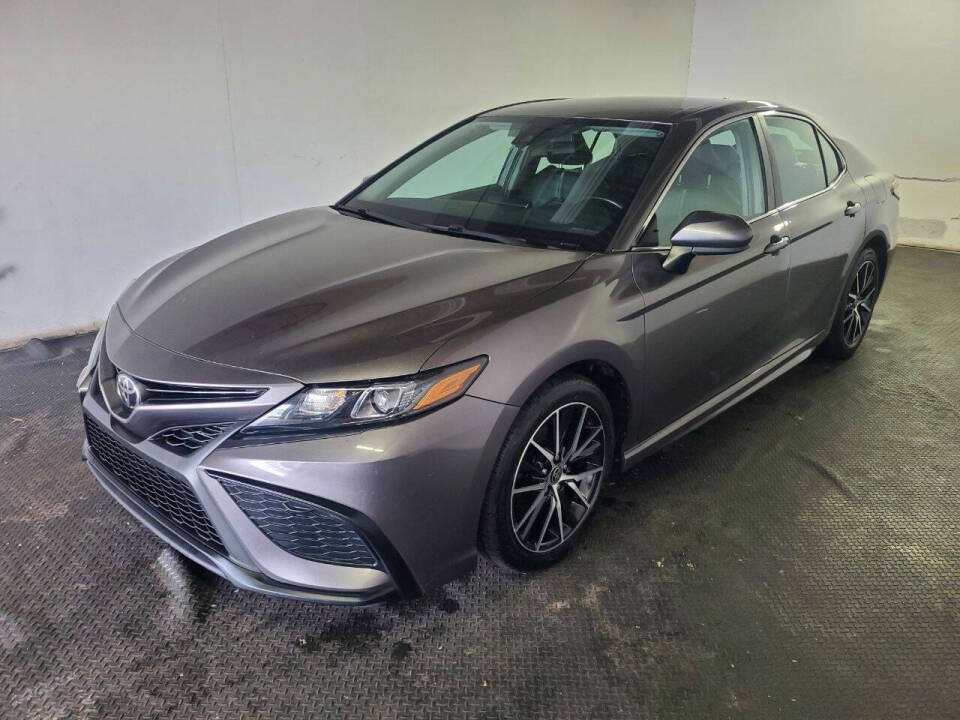 2021 Toyota Camry SE's photo