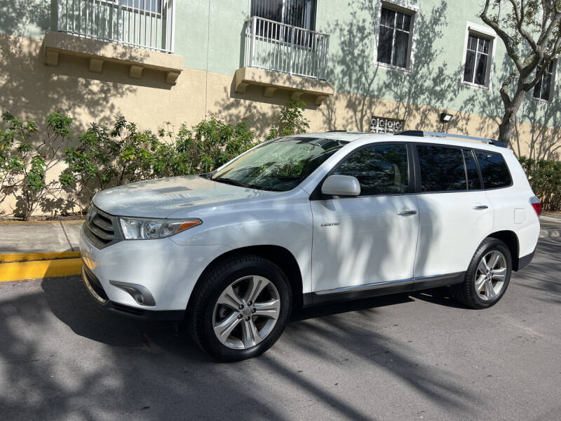 2013 Toyota Highlander for sale at CarMart of Broward in Lauderdale Lakes FL