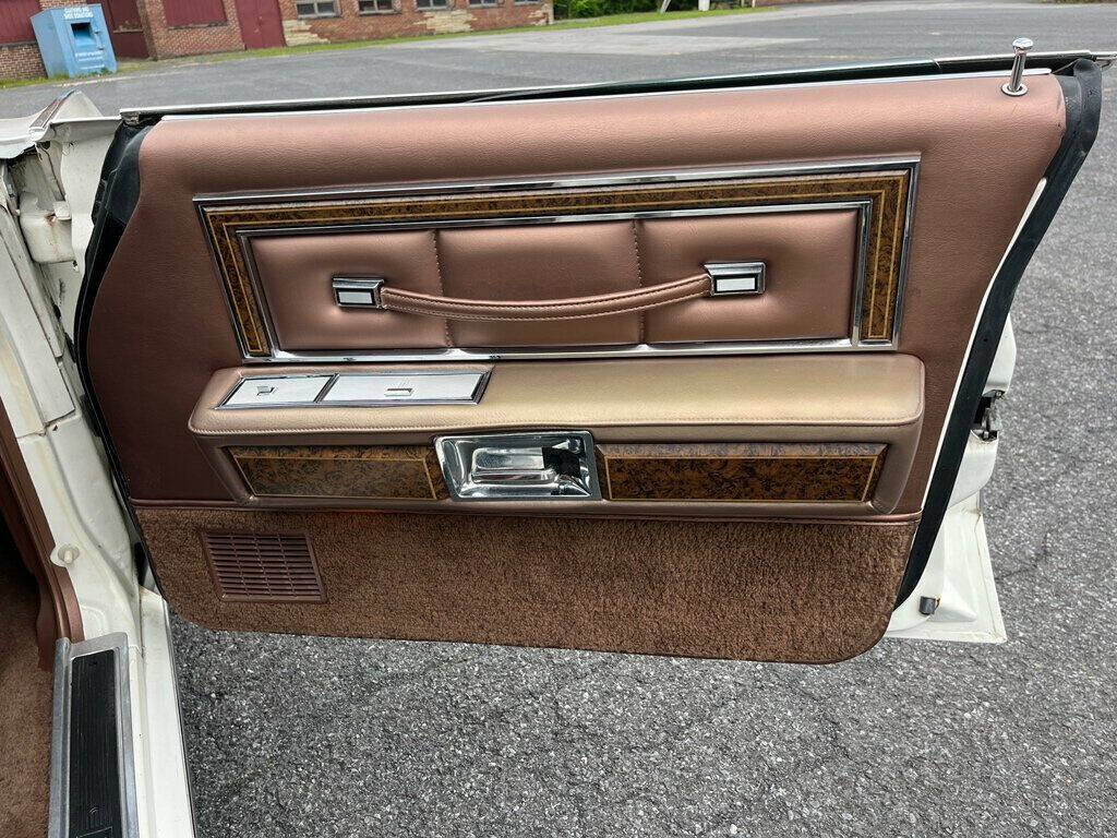 1976 Lincoln Continental 34