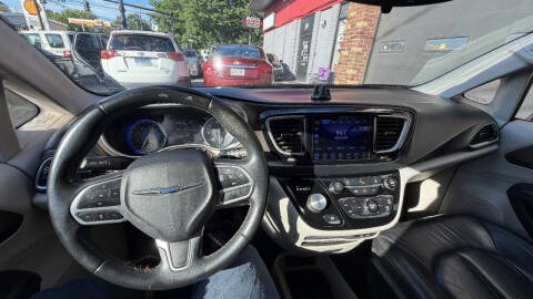 2017 Chrysler Pacifica Touring-L