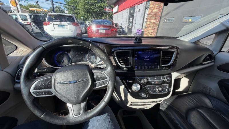 2017 Chrysler Pacifica Touring-L
