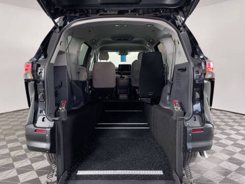 2023 Toyota Sienna LE 8-Passenger