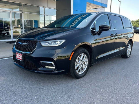 2025 Chrysler Pacifica Select Photo