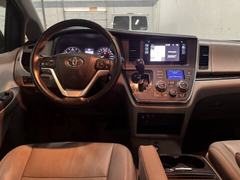 2016 Toyota Sienna XLE Premium 8-Passenger