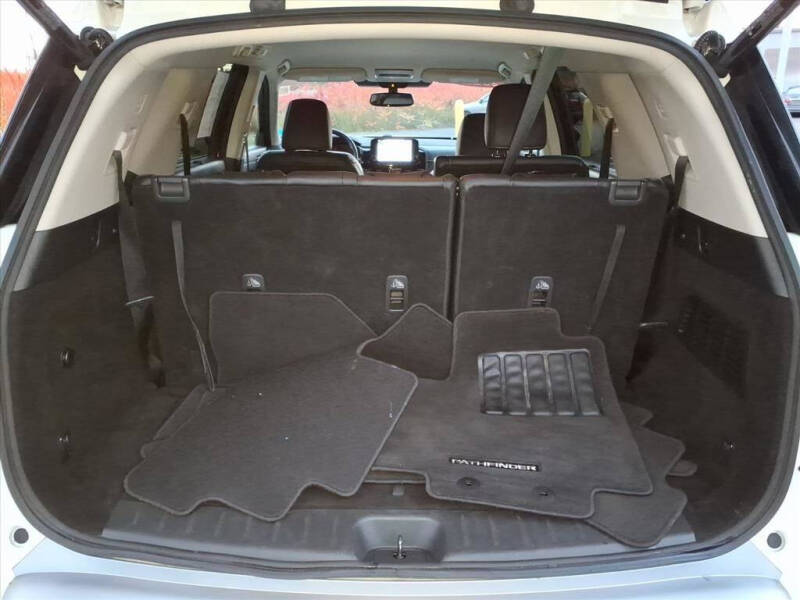 2022 Nissan Pathfinder SL