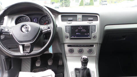 2017 Volkswagen Golf TSI S