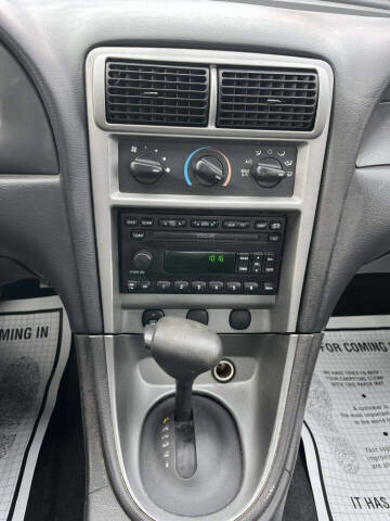 2003 Ford Mustang Deluxe