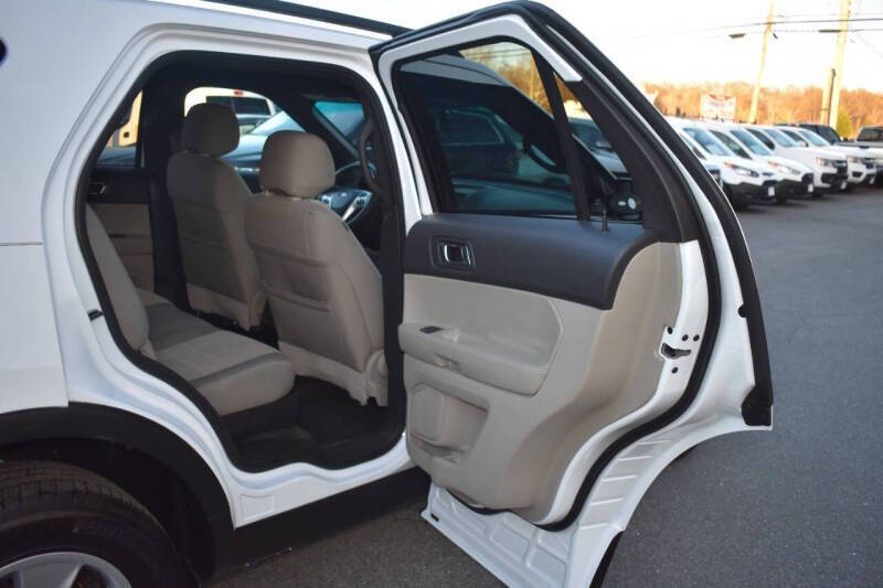 2014 Ford Explorer Base photo 61