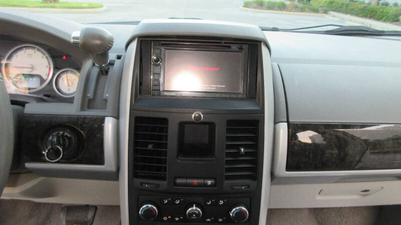 2010 Dodge Grand Caravan SXT photo 27