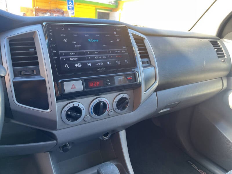 2006 Toyota Tacoma PreRunner photo 11