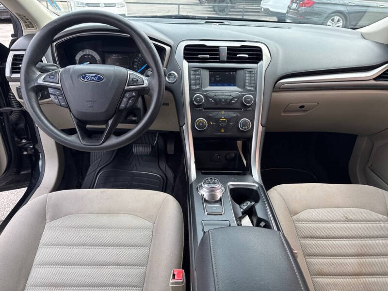 2017 Ford Fusion SE