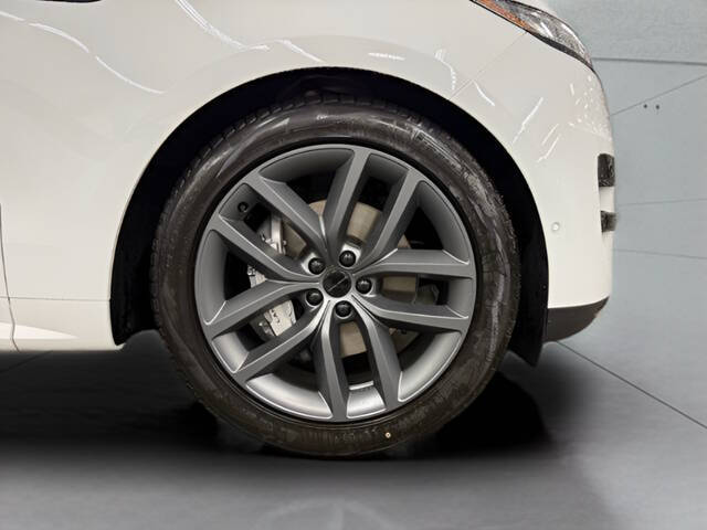 2026 Land Rover Range Rover Sport P360 SE