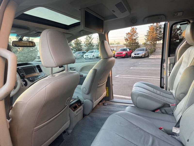 2013 Toyota Sienna XLE 7-Passenger Auto Access Seat
