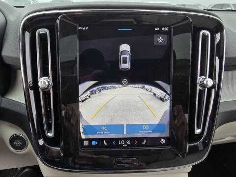 2025 Volvo XC40 B5 Plus Bright Theme