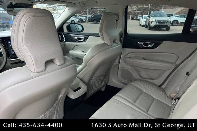 2022 Volvo S60 B5 Momentum