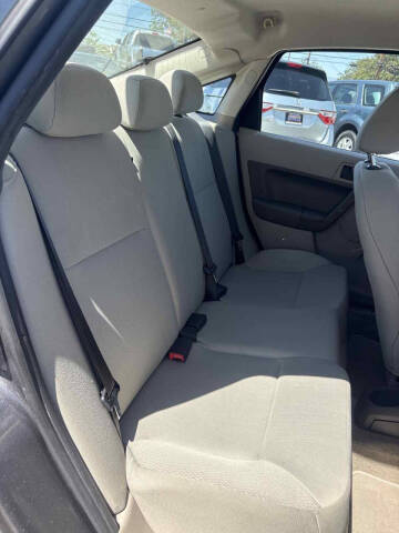 2011 Ford Focus S