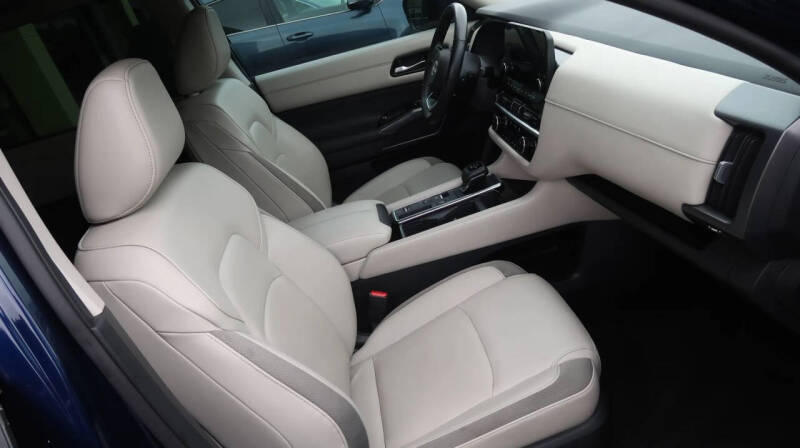 2022 Nissan Pathfinder SL