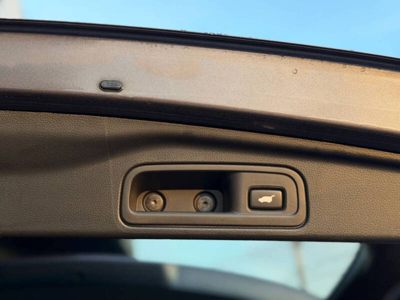 2021 Honda Pilot Touring w/Rear Captain's Chairs