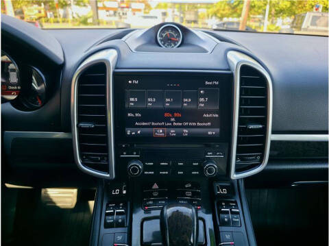 2017 Porsche Cayenne Platinum Edition