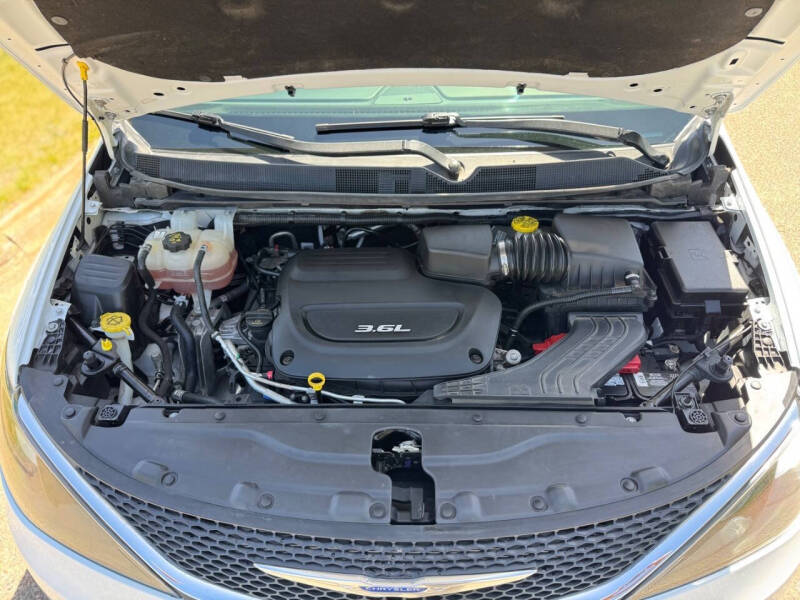 2022 Chrysler Voyager LX