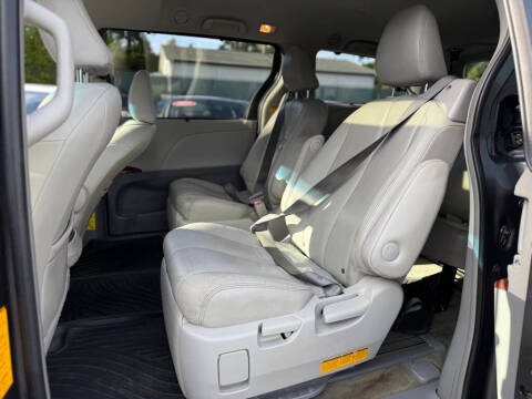 2013 Toyota Sienna XLE 7-Passenger