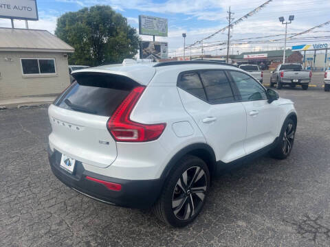 2024 Volvo XC40 B5 Plus Dark Theme